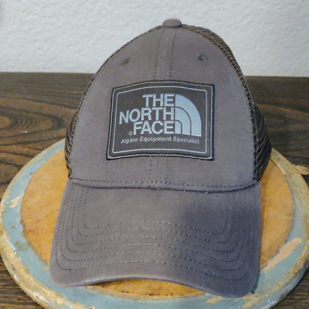 The Northface mudder trucker hat